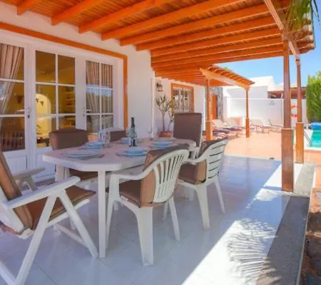 Casa Carmeno - 3 Bedroom - Heated Pool - Hot Tub - Short Walk To Beach Вілла *