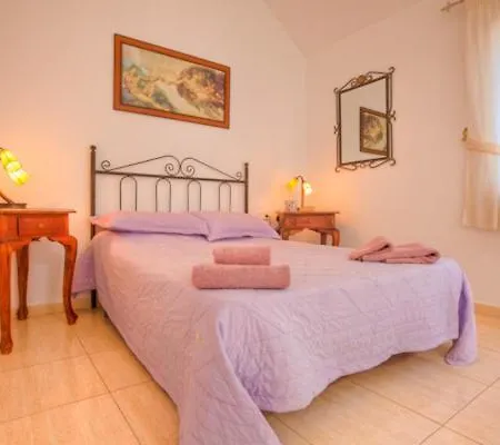 Casa Carmeno - 3 Bedroom - Heated Pool - Hot Tub - Short Walk To Beach Вілла