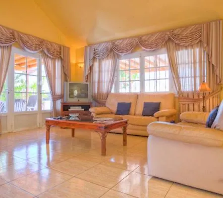 Вілла Casa Carmeno - 3 Bedroom - Heated Pool - Hot Tub - Short Walk To Beach