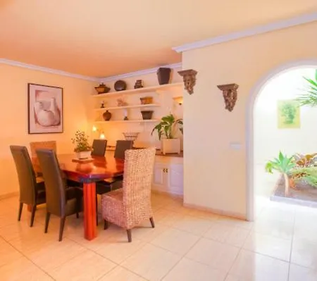Вілла Casa Carmeno - 3 Bedroom - Heated Pool - Hot Tub - Short Walk To Beach Пуерто-дель-Кармен