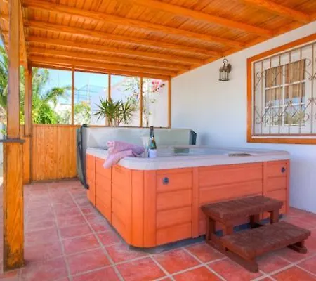 Casa Carmeno - 3 Bedroom - Heated Pool - Hot Tub - Short Walk To Beach * Puerto del Carmen (Lanzarote)